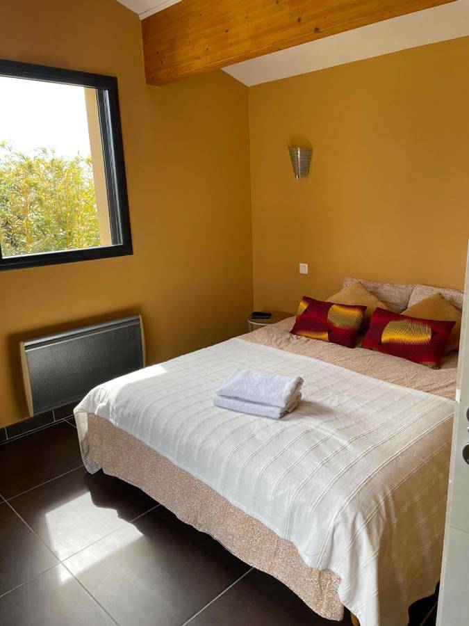 Gîte pour 2 personnes, avec jardin ainsi que piscine et vue à Colonzelle - 3