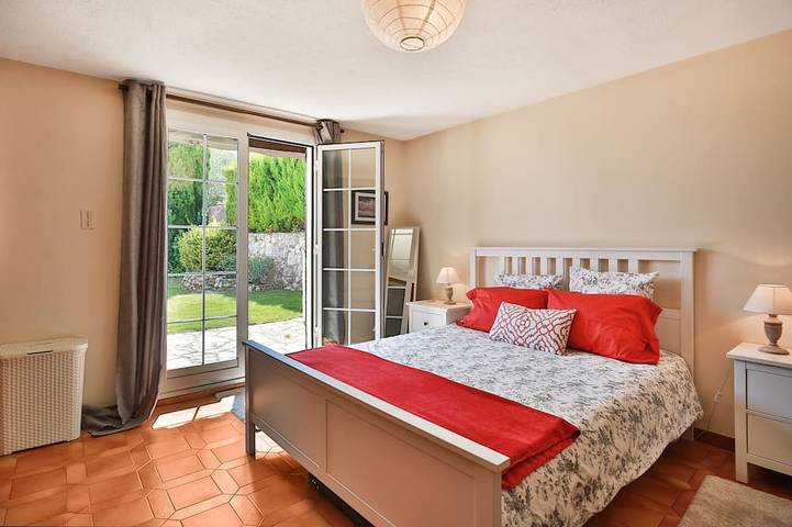 Location de vacances pour 11 personnes, avec terrasse et jardin à Le Bar-sur-Loup - 3