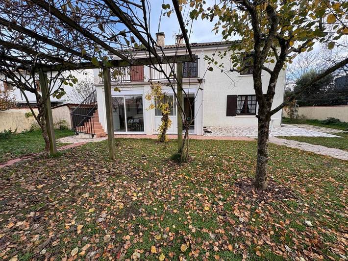 Location de vacances pour 14 personnes, avec sauna ainsi que terrasse et jardin, animaux acceptés à Soubise