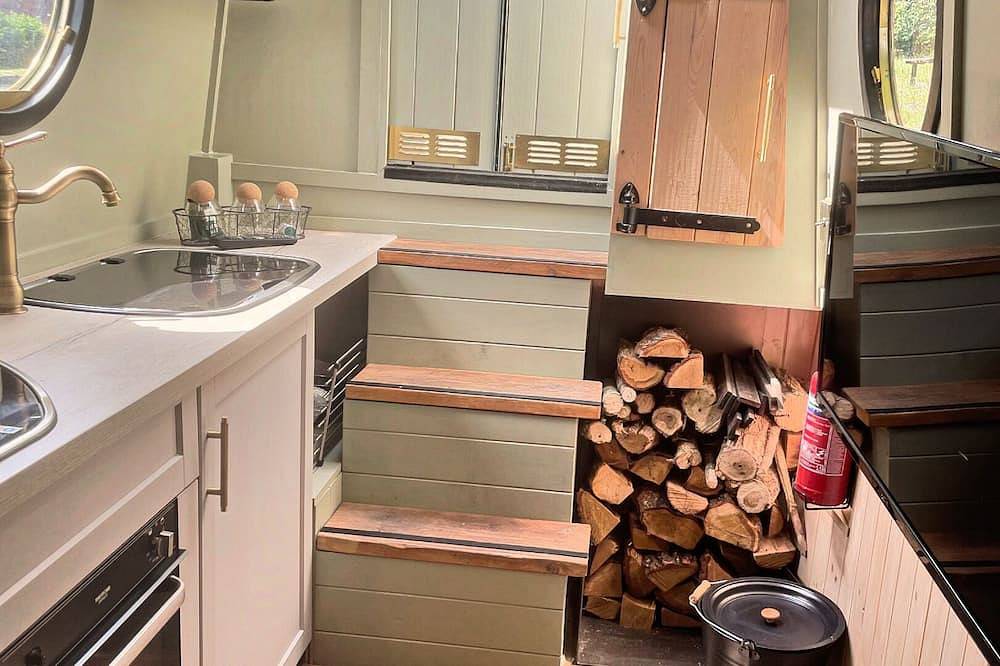 Adventure for 2! Tranquil, cosy boat life staycation or self drive holiday hire. in Wakefield, Yorkshire del Oeste