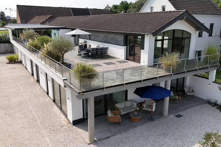 Vakantiehuis voor 12 personen, with Balkon and Whirlpool as well as Terras and Tuin in Leverkusen