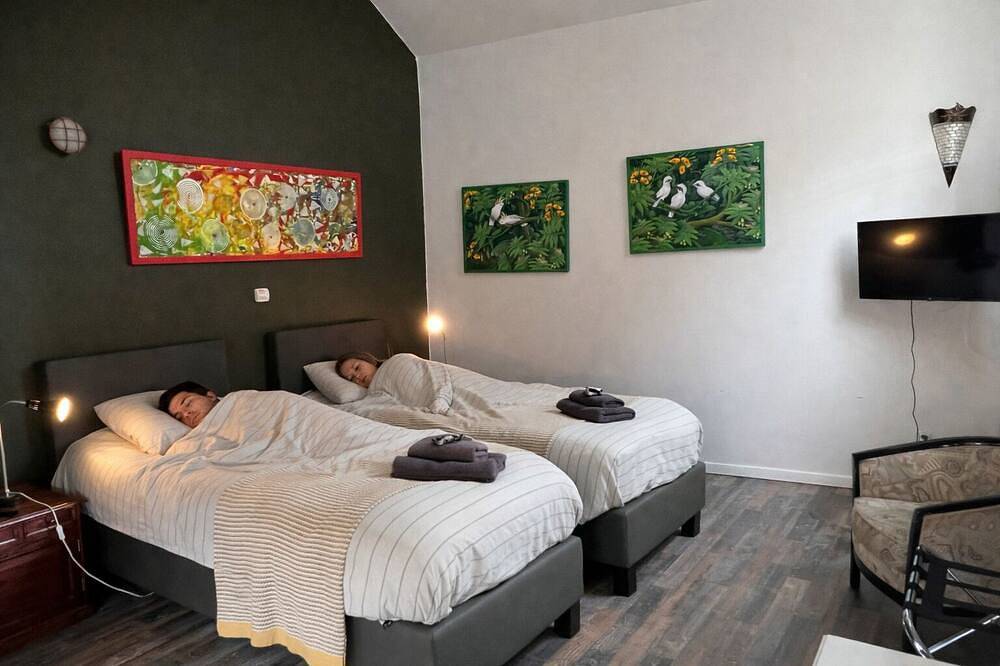 “Exclusive Chateau Estate, for 14 Guests with Pool Near Tongeren” in Lauw, Tongeren
