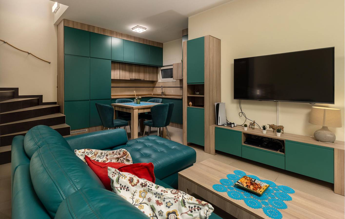 Geheel vakantieappartement, Charmant appartement met terras, parkeerplaats en wifi, op 600 meter van de kust in Vrh Martinscice, Primorje-Gorski Kotar