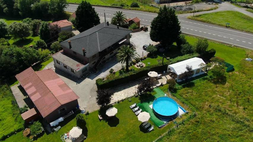 Casa rural con piscina para 30 personas, con Terraza y Jardín además de Piscina y Vistas en Costa de Cantabria
