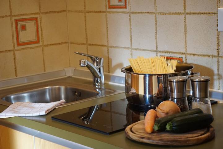Entire studio, Holiday Apartment "Kastanie" with large balcony in Kortsch, Silandro