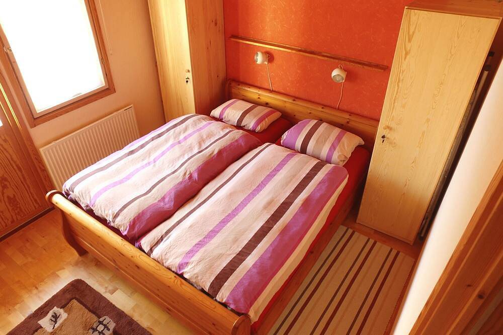 Ferienhaus Tived - direkt am See, Sauna, Boot, Badezuber in Tived distrikt, Laxa