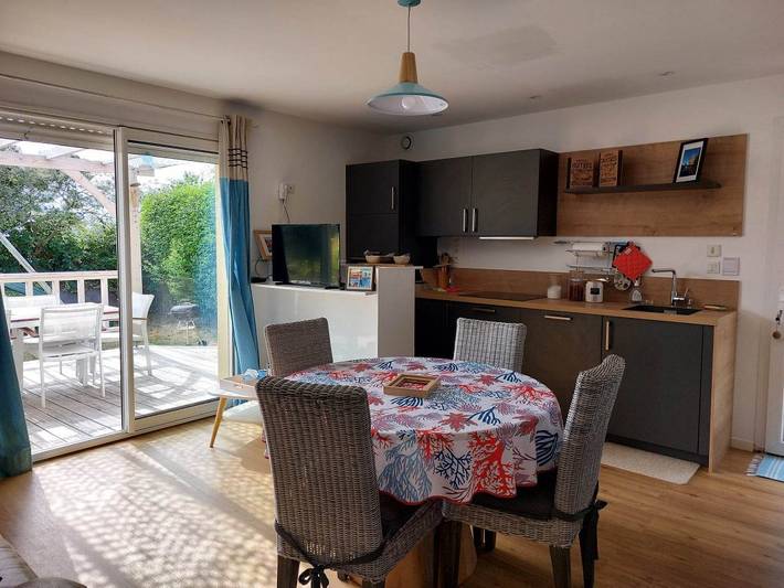 Gîte pour 6 personnes, avec piscine ainsi que terrasse et jardin à Louannec - 4