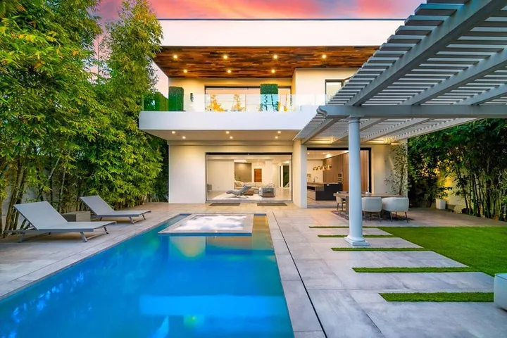 Villa für 14 Personen, mit Ausblick und Terrasse sowie Pool und Sauna - 1