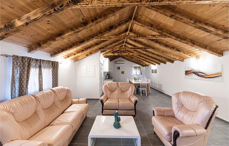 Geräumige 2-Zimmer-Wohnung mit WLAN, Pool, Parkplatz und Küche in Dalmatinisches Zagora
