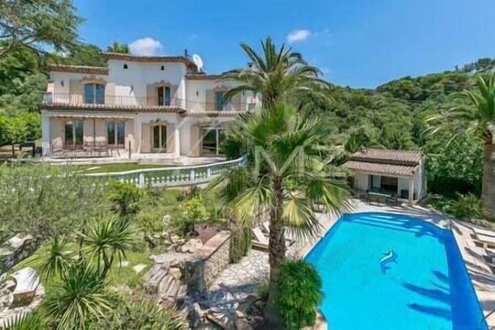 Villa für 14 Personen, mit Terrasse und Pool sowie Garten