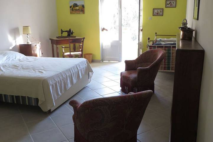Location de vacances pour 4 personnes, avec terrasse ainsi que jardin et jacuzzi à Pouzilhac - 3