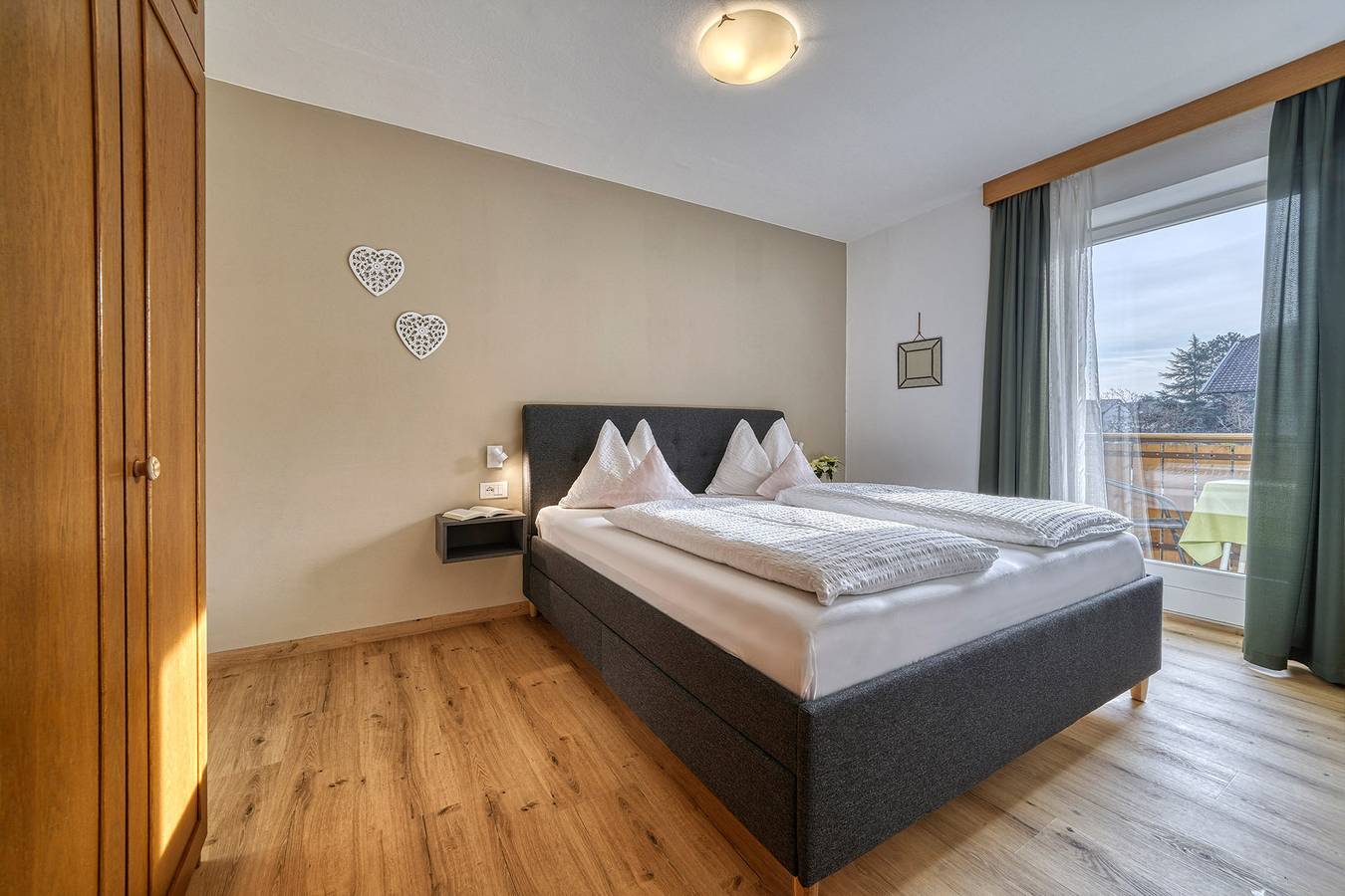 Ganze Wohnung, Ferienwohnung 'Rosalie 7' mit Bergblick, Gemeinschaftspool und Wi-Fi in Niederlana, Lana