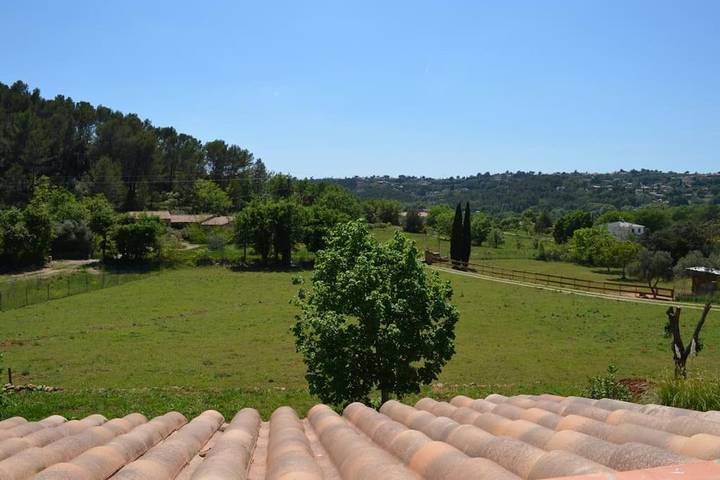 Villa pour 9 personnes, avec terrasse ainsi que piscine et jardin à Draguignan - 4