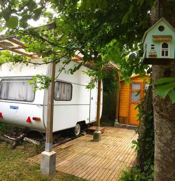 Tente pour 2 personnes, avec terrasse et jardin en Indre-et-Loire