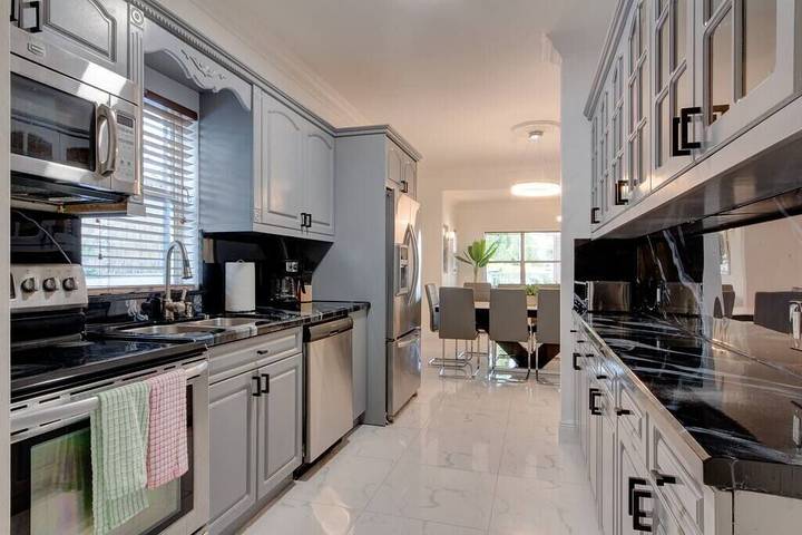 Villa pour 21 personnes, avec jardin ainsi que terrasse et jacuzzi, animaux acceptés à Miami - 4