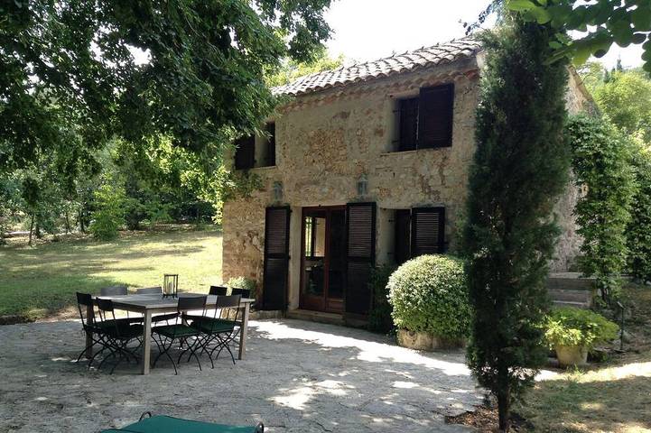 Gîte pour 2 personnes, avec terrasse et jardin