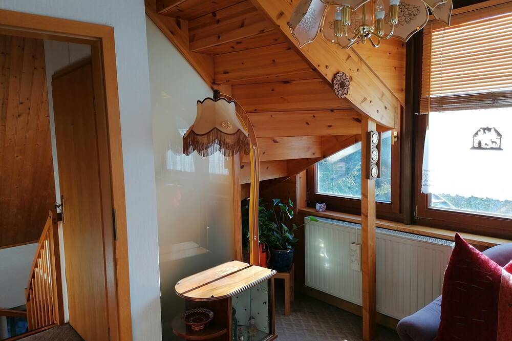 Ganze Wohnung, Gemütliche Ferienwohnung in ruhiger Umgebung mit Terrasse in Freital, Osterzgebirge