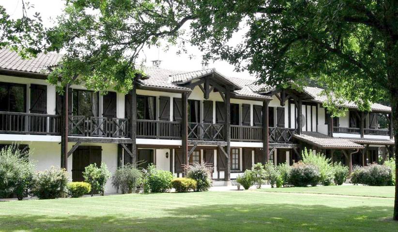 Hôtel pour 2 personnes, avec Terrasse et Jardin dans Sabres