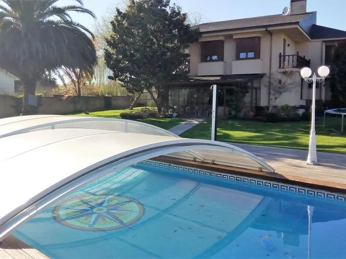 Chalet para 11 personas, con vistas además de terraza y piscina, Se admiten mascotas - 1