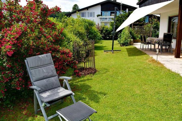 Ferienwohnung für 6 Personen, mit Balkon und Terrasse sowie Garten