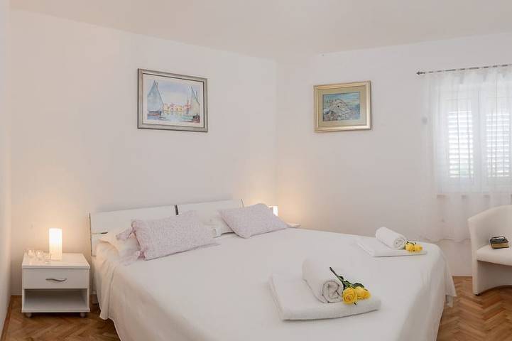 Bungalow für 6 Personen, mit Pool und Whirlpool sowie Garten, mit Haustier auf Brac - 2