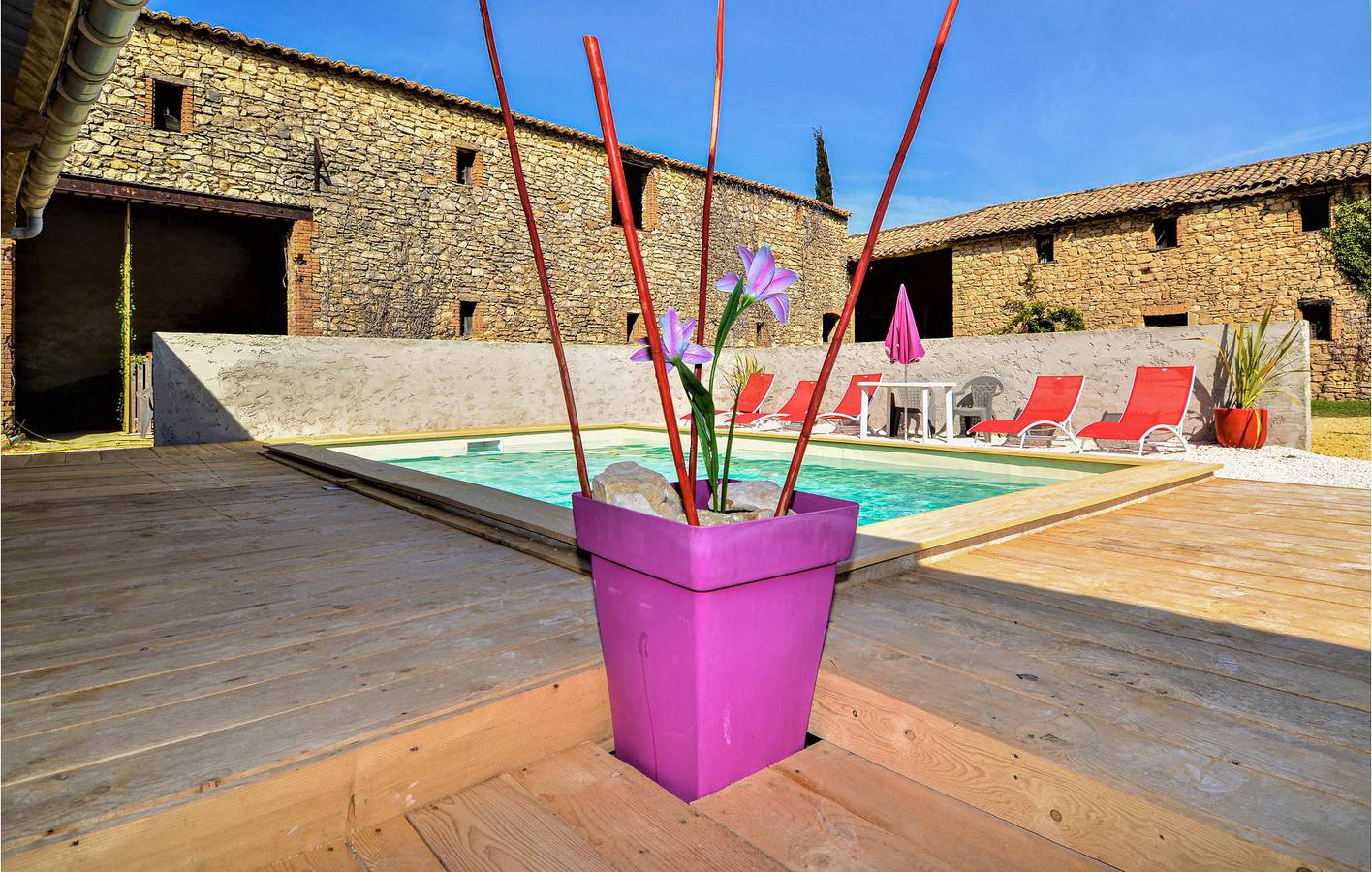 Appartamento a bordo piscina con parcheggio e vista sul fiume in Saint-Gervais, Nimes e dintorni