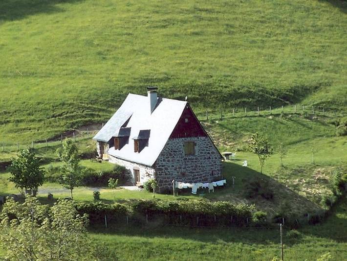 Location de vacances pour 6 personnes, avec Jardin à Thiézac