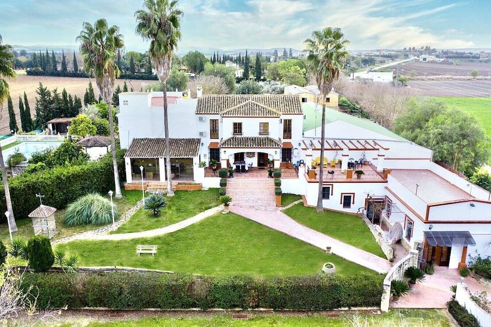 Country house with pool in the Sierra de Cádiz in Villamartín, Pueblos Blancos