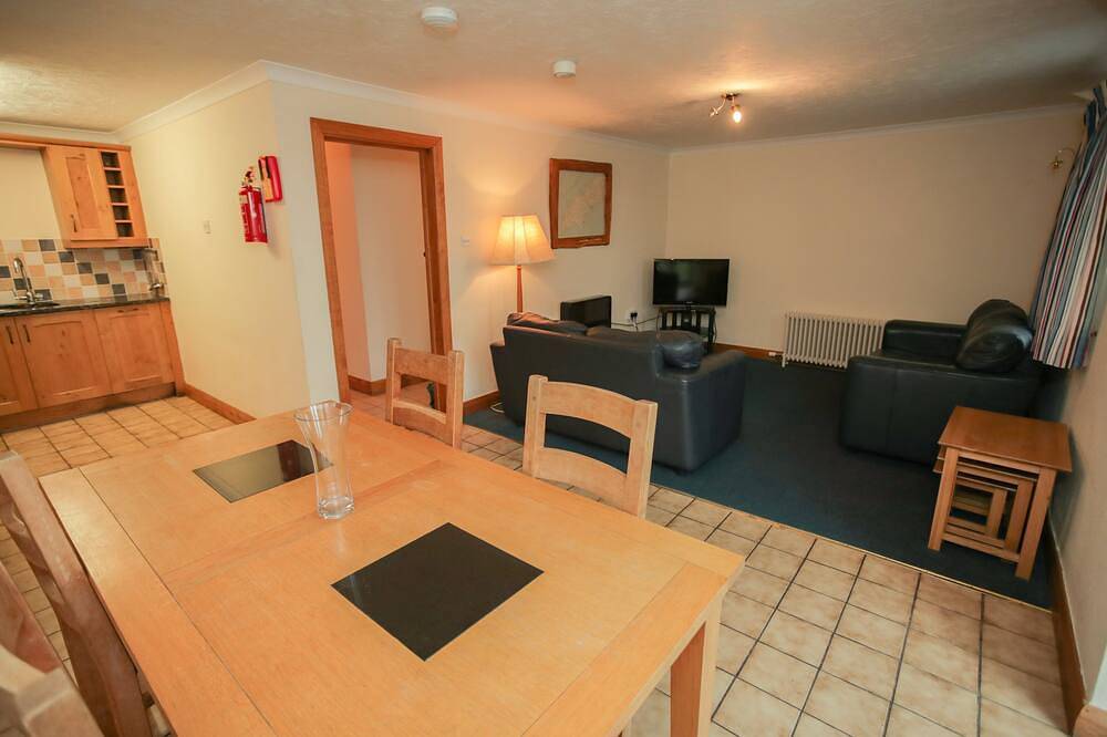 Tegid -  a bungalow that sleeps 4 guests  in 2 bedrooms in Pwllheli, Gwynedd
