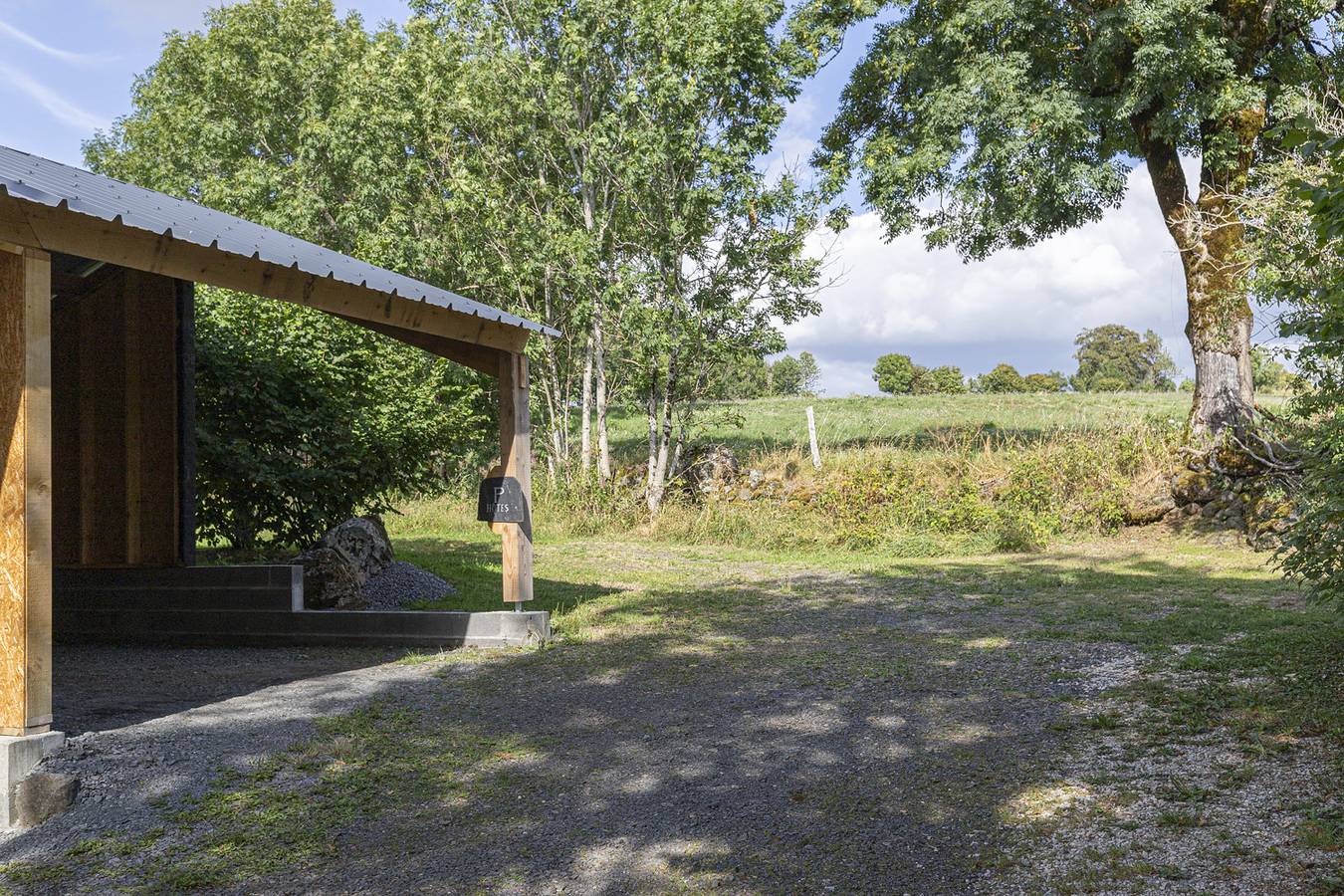 La Petite Escale du Pouget - Chambre la Grise in Pailherols, Région d'Aurillac