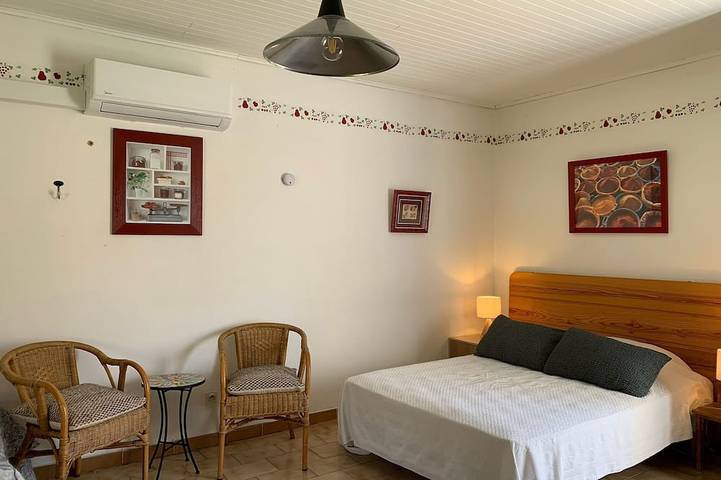 Gîte pour 3 personnes, avec piscine ainsi que balcon et jardin à Venasque - 2