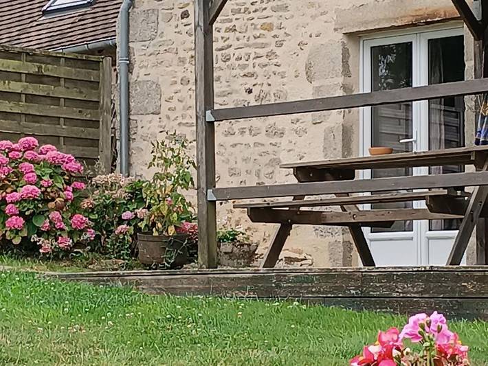 Gîte pour 14 personnes, avec terrasse et jardin dans Arçonnay