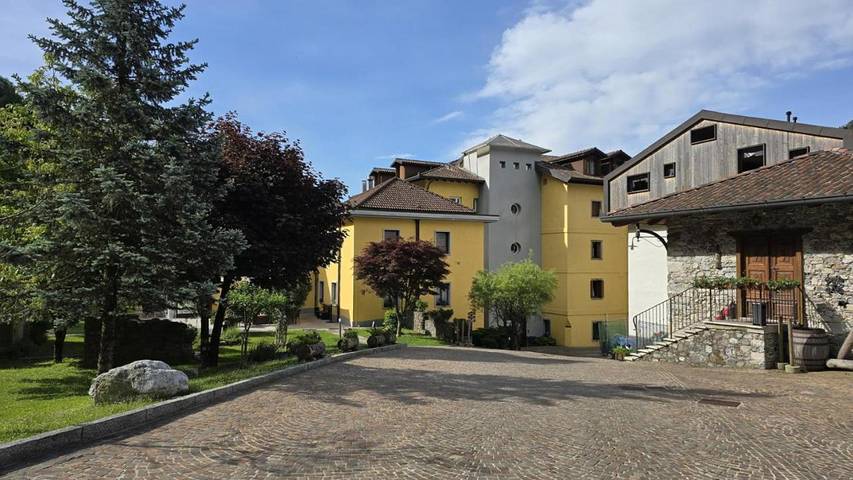 Hôtel, avec Terrasse et Jardin ainsi que Piscine et Sauna à Arta Terme - 2