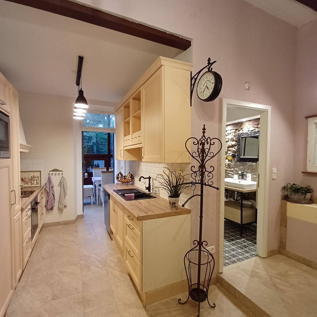 Entire apartment, Apartment 'Weinbergsblick' with Private Terrace, Private Garden and Balcony in Johannisberg, Geisenheim