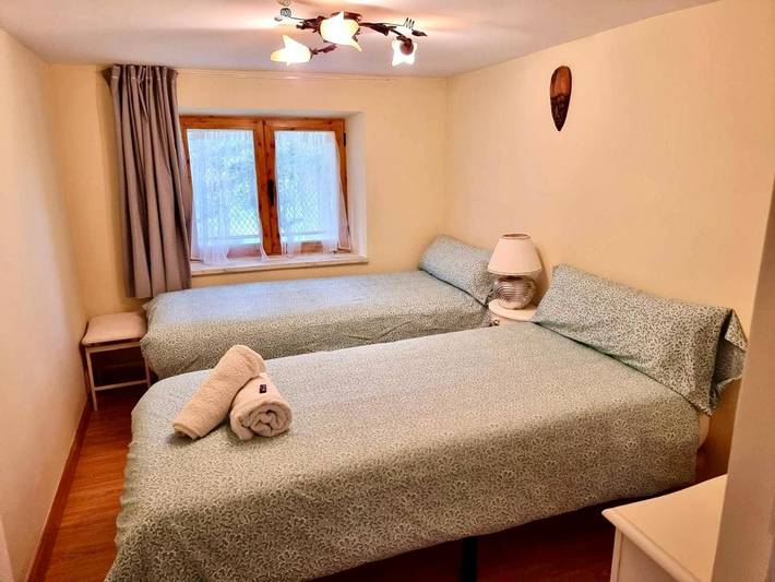 Casa de vacaciones para 12 personas, con piscina además de jardín y vistas, Se admiten mascotas en Comarca de Ávila - 2