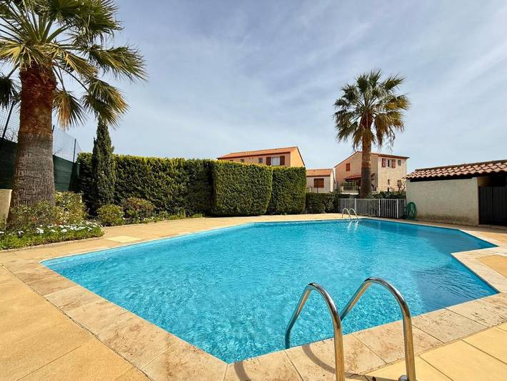 Gîte pour 4 personnes, avec terrasse ainsi que jardin et piscine dans Plage Coupereau - 2