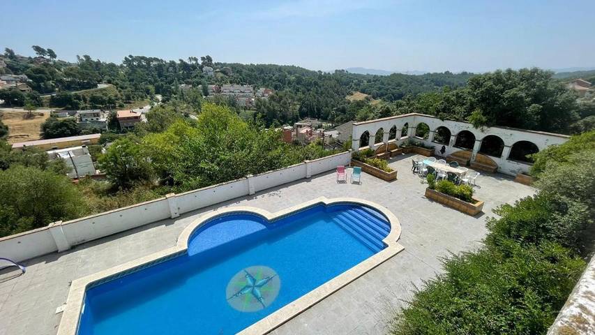 Casa rural para 15 personas, con Balcón y Terraza además de Jardín y Piscina en Senmanat