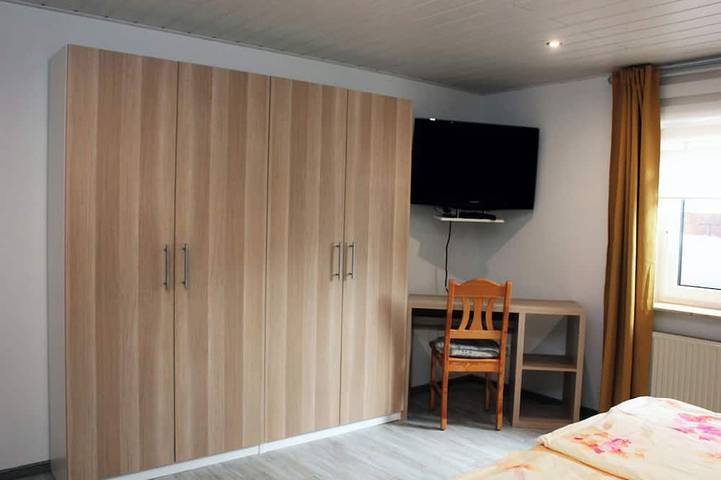 Ganze Wohnung, Ferienwohnung Rosenzimmer in Zotzenheim, Landkreis Mainz-Bingen