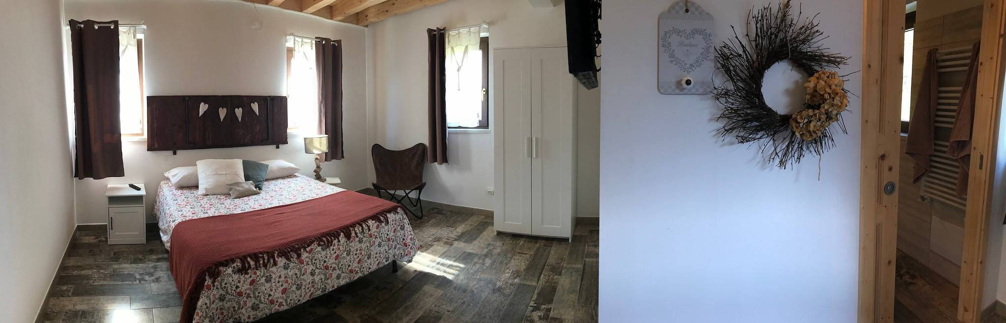 Zimmer 3 – Großes Doppelzimmer mit Gemeinschaftspool, Wlan und Klimaanlage in Cavaion Veronese, Gardasee-Berge