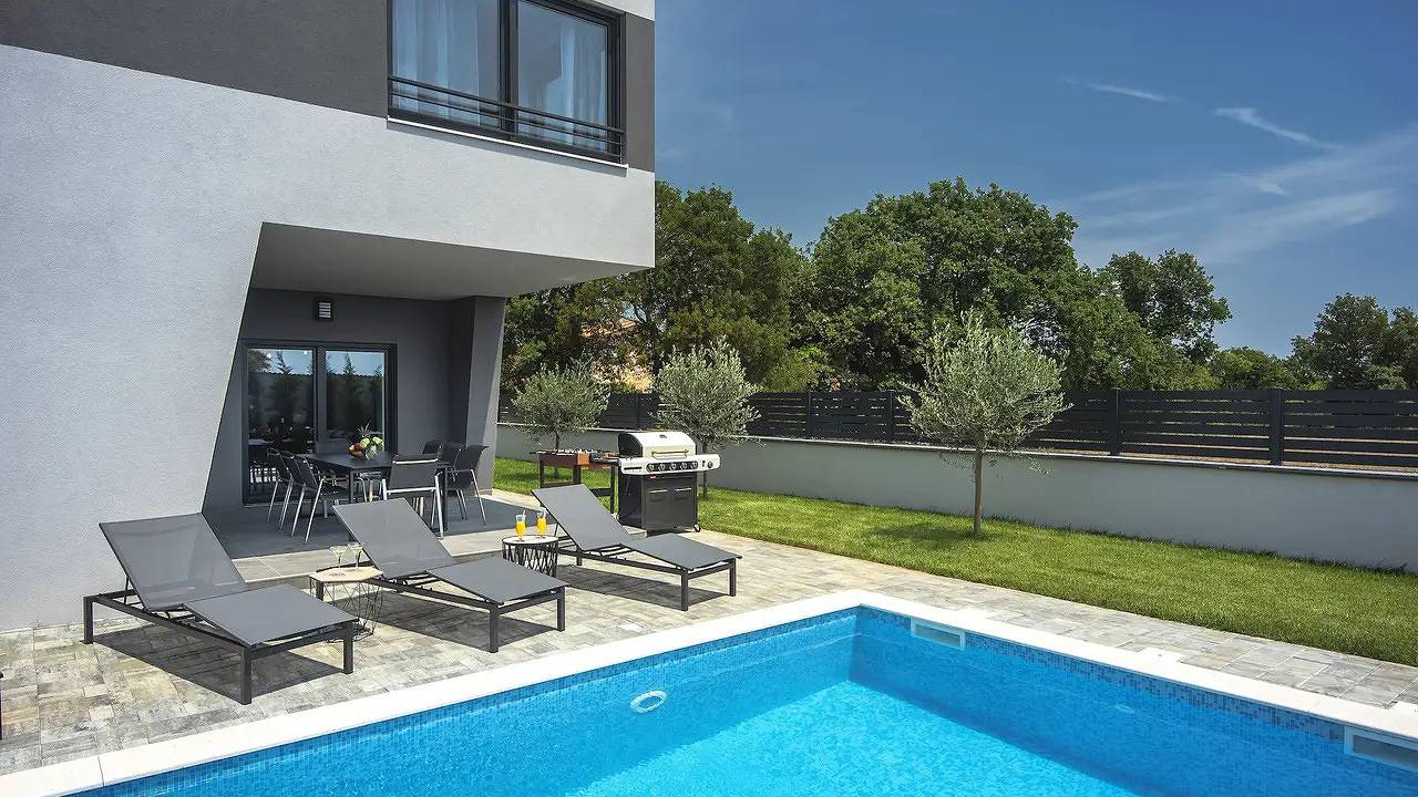 Villa für 8 Personen mit Terrasse in Sisan, Südküste Istrien