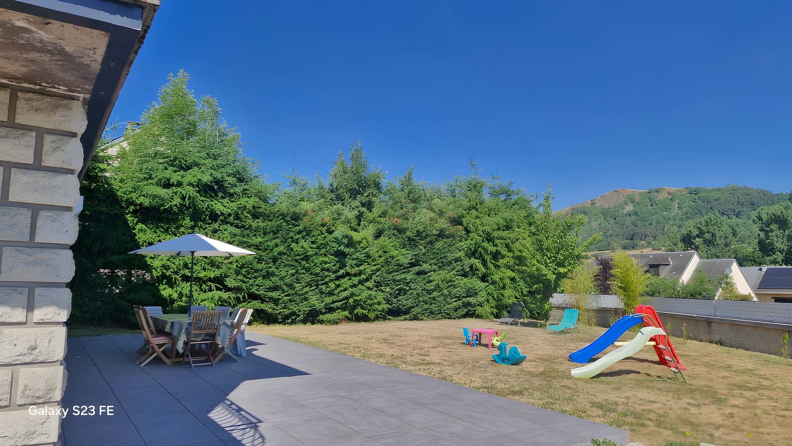 Maison de vacances 'P'tit Coin De Paradis' avec vue sur la montagne, piscine privée et Wi-Fi in La Chapelle-d'Alagnon, Parc naturel régional des Volcans d'Auvergne