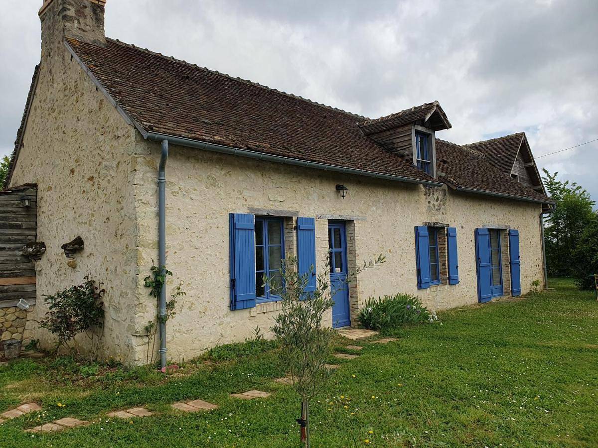 Double Room with Shared Bathroom in Courcemont, Sarthe