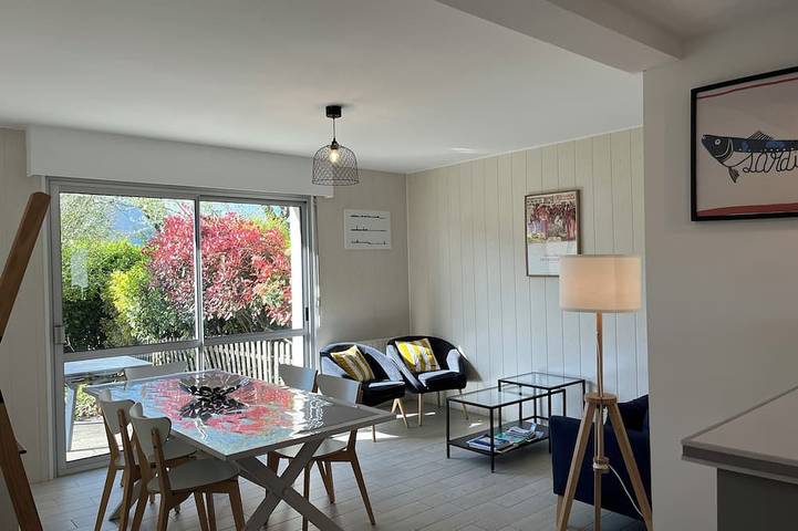 Location de vacances pour 8 personnes, avec terrasse et jardin, animaux acceptés dans Plage Kerambigorn
