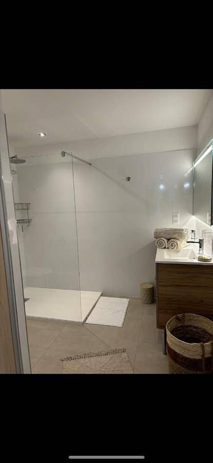 Appartement de vacances pour 6 personnes, avec terrasse ainsi que piscine et vue à Niort