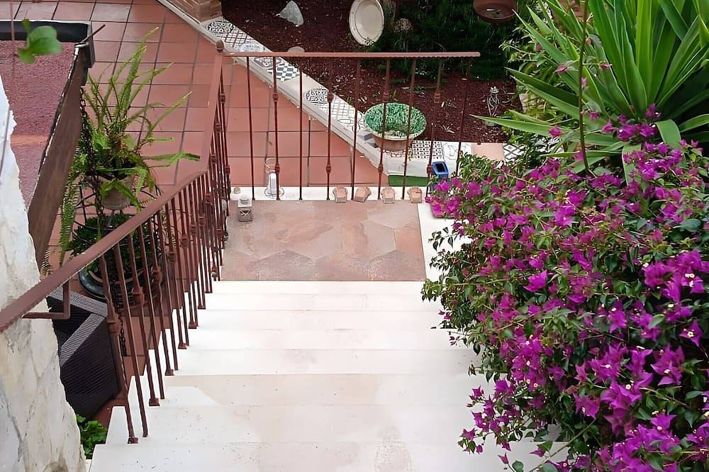 Apartamento entero, Terraza privada, Wi-Fi y aire acondicionado en el corazón de Montegrosso in Andría, Parque Nacional Alta Murgia