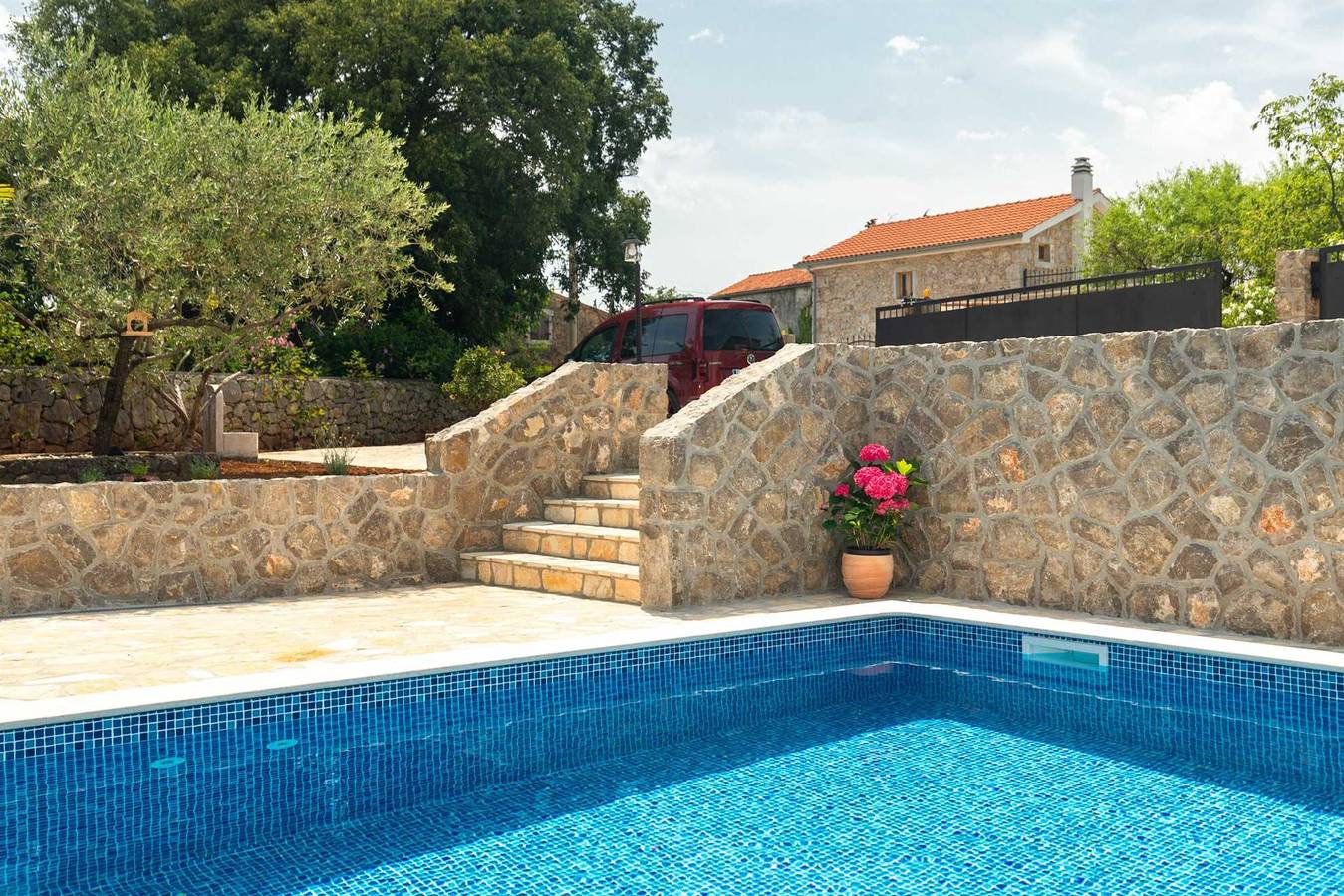 Ganze Wohnung, Schönes Steinhaus Iva mit beheiztem Pool in Krk Stadt, Krk
