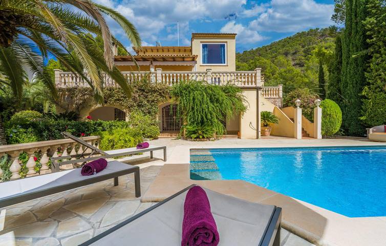 Acogedor 2BR Apartamento con terraza, barbacoa y WiFi, a 2 km de la playa de Cala Auberdans in Costa dels Pins, Son Servera