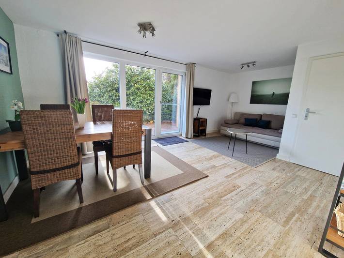 Ganze Ferienwohnung, Ferienwohnung Zürcher - Ferienwohnung 60 qm im Untergeschoss/Hanglage mit 1 Schlafzimmer und Terrasse in Chieming, Chiemsee