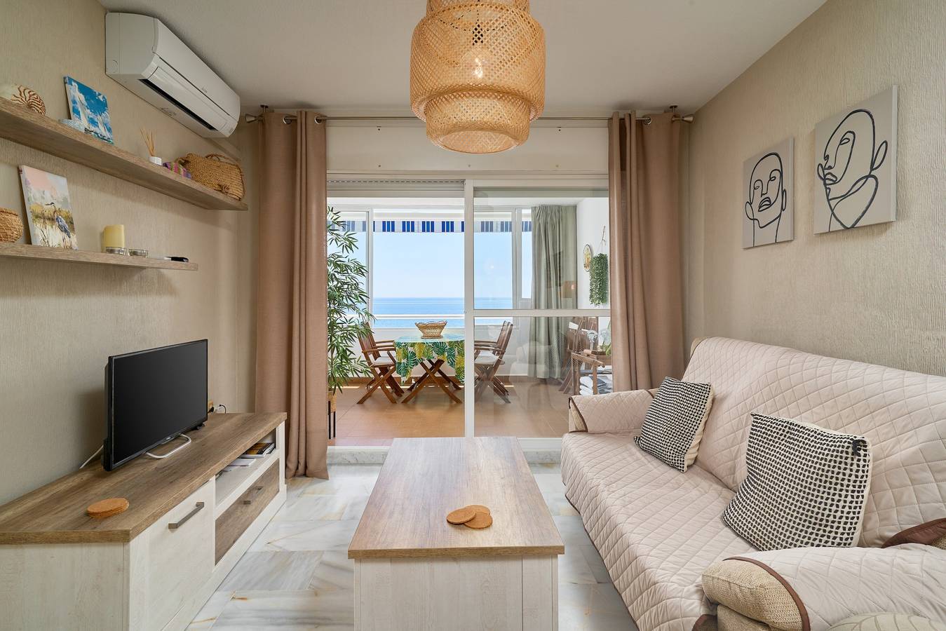 Appartement entier, Appartement 'Sevillanos' en première ligne de plage - Cotobro/San Cristóbal in Playa San Cristobal, Almuñecar