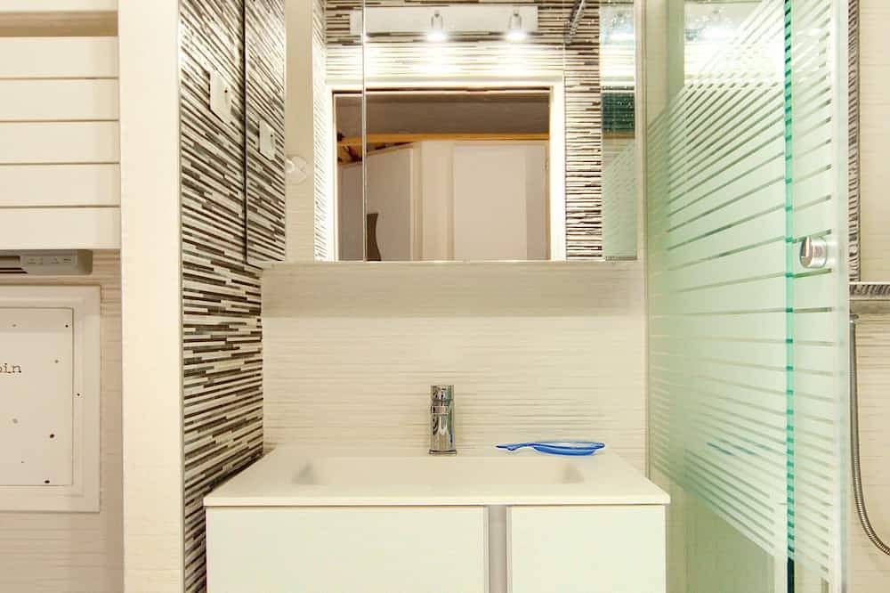 Ganze Wohnung, Hyères - Presqu'ile de Giens - Strand von La Badine - Klimatisiertes Studio.-wifi in Hyeres, Parc national Port-Cros